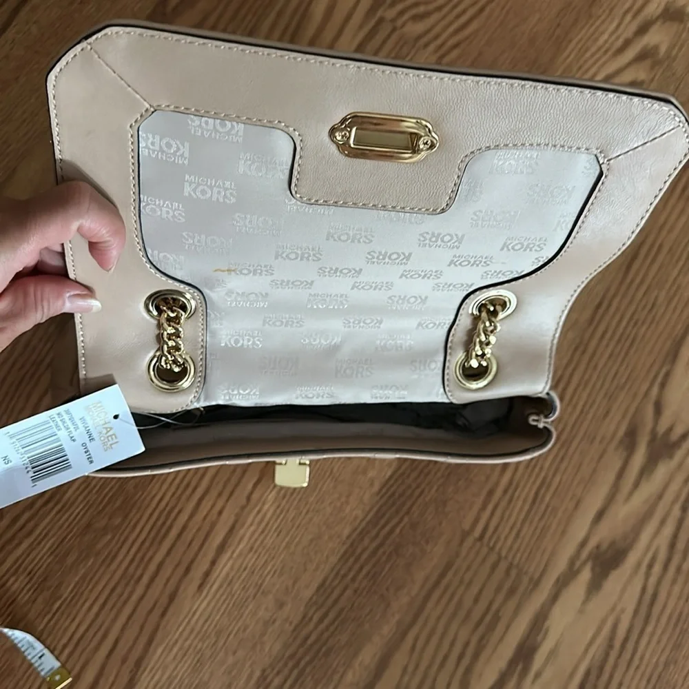 🔥 Michael Kors Leather MD Shoulder Flap Oyster Color - Picture 12 of 13